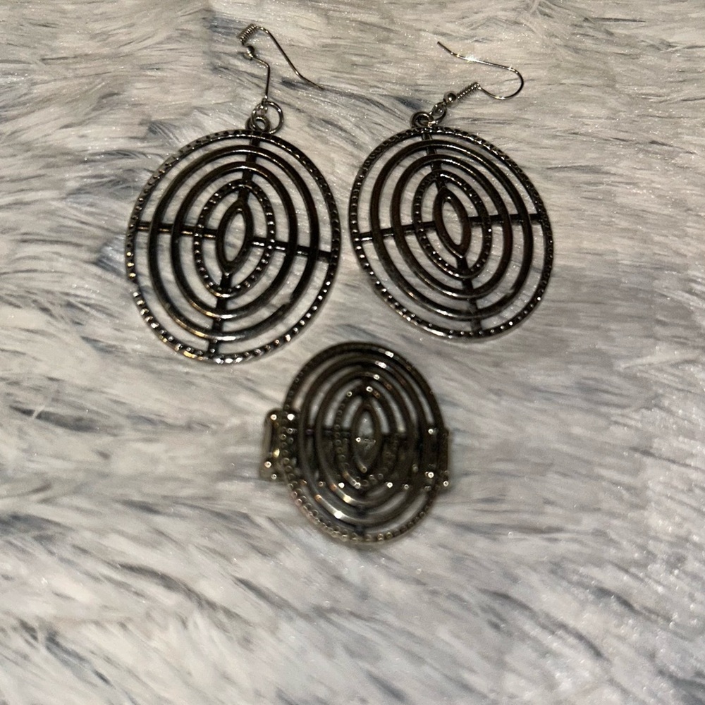 Elegant Silver Tone Jewelry Set